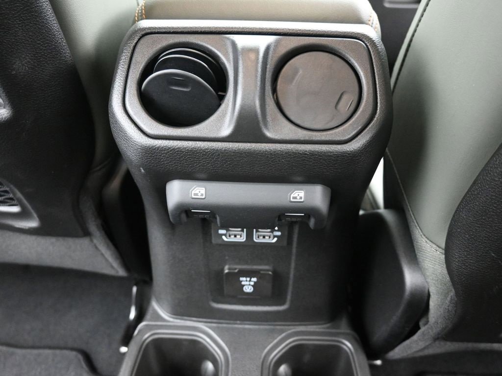 Used 2025 Jeep Gladiator Mojave w/ Convenience Group image 12