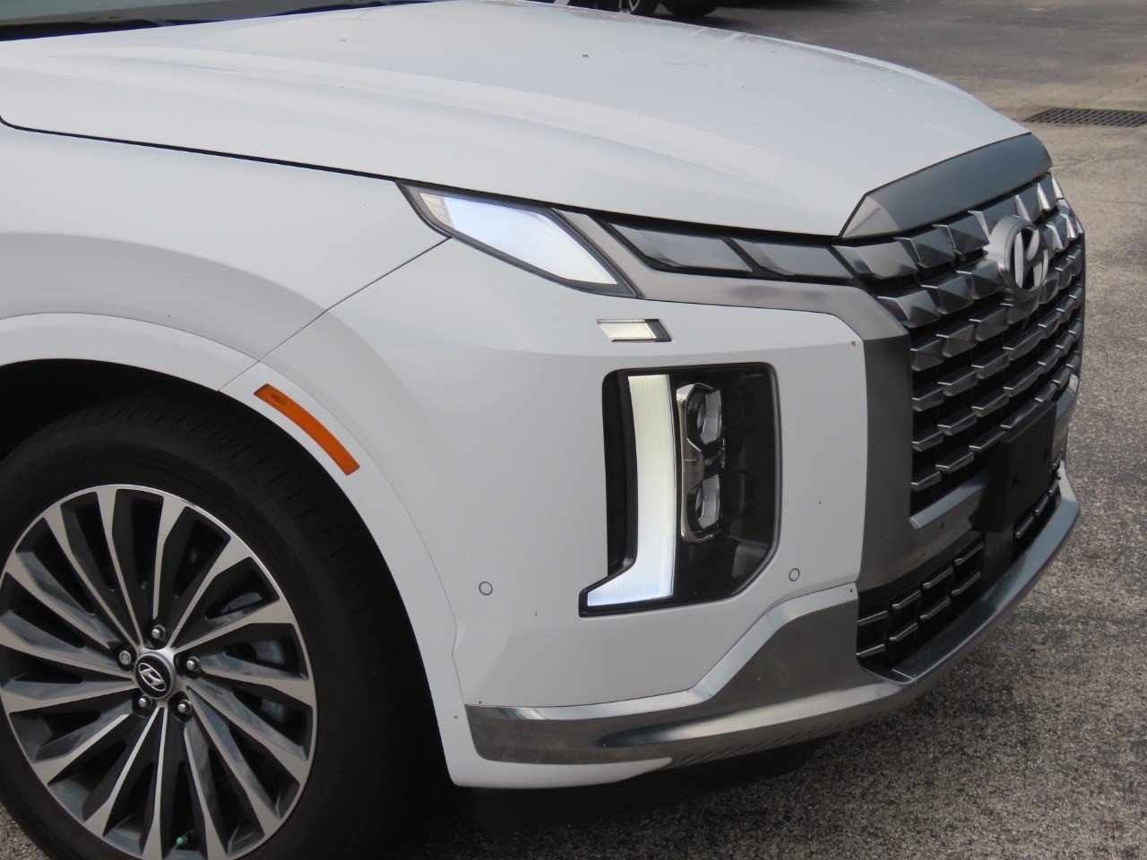 Used 2025 Hyundai Palisade Calligraphy FWD image 6
