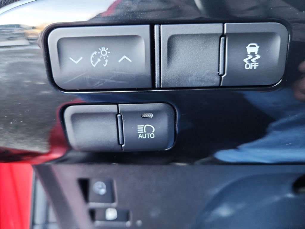 Used 2017 Toyota Prius Prime Premium image 28