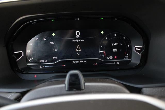 Used 2024 GMC Yukon Denali w/ Advanced Technology Package AWD/4WD image 11