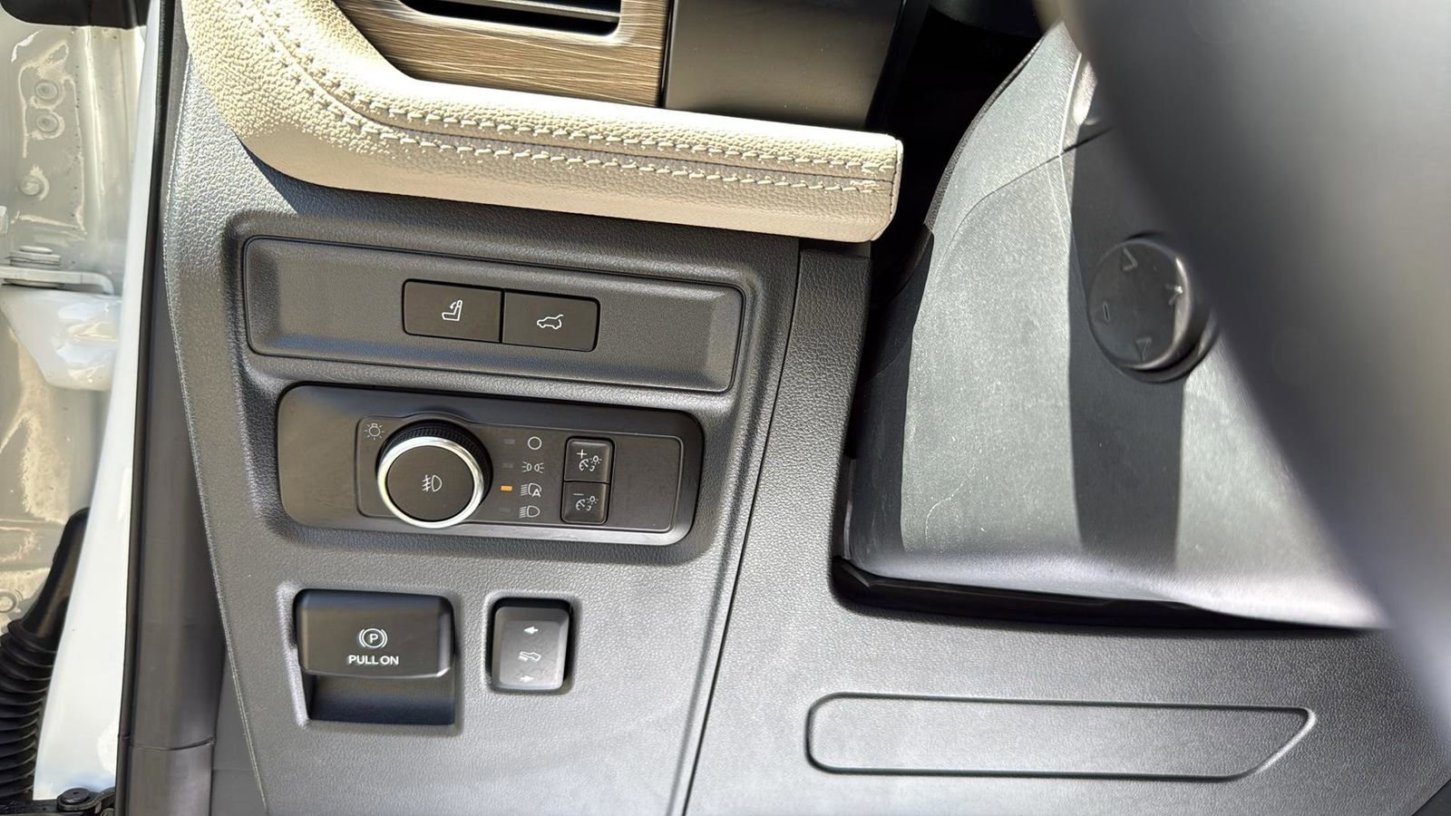 Certified 2023 Ford Expedition Limited image 18