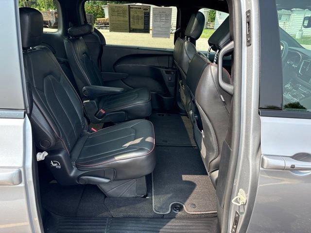 Used 2020 Chrysler Pacifica Limited FWD image 10