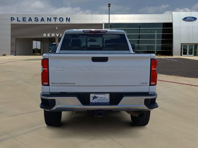 Used 2025 Chevrolet Silverado 2500 LTZ w/ LTZ Convenience Package AWD/4WD image 4