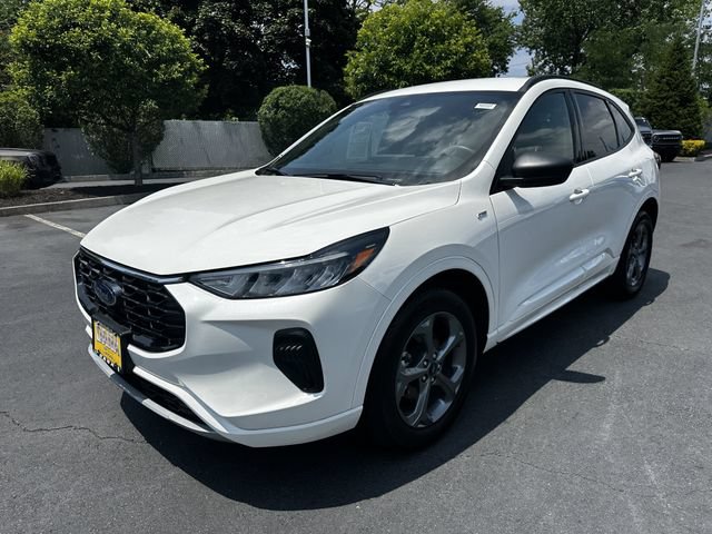 Certified 2023 Ford Escape ST-Line w/ Tech Pack #1 AWD/4WD image 9
