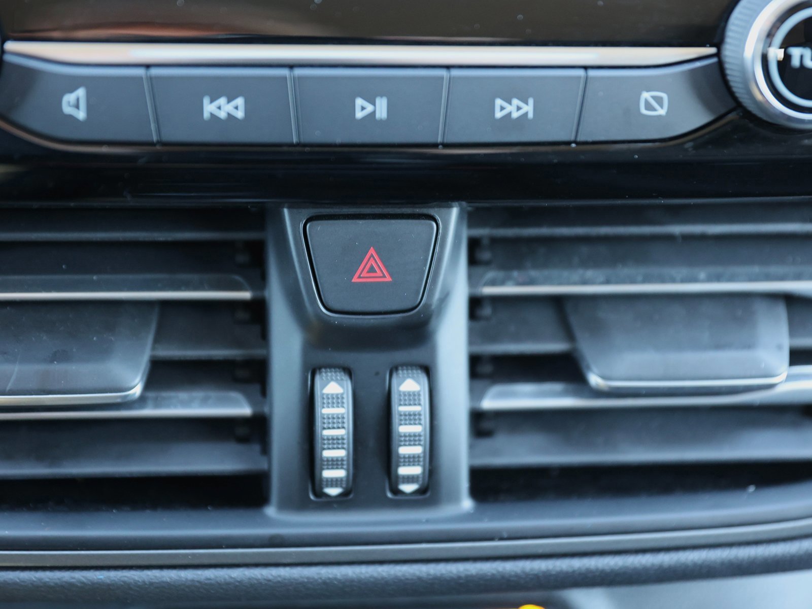 Certified 2025 Ford Escape Active image 26