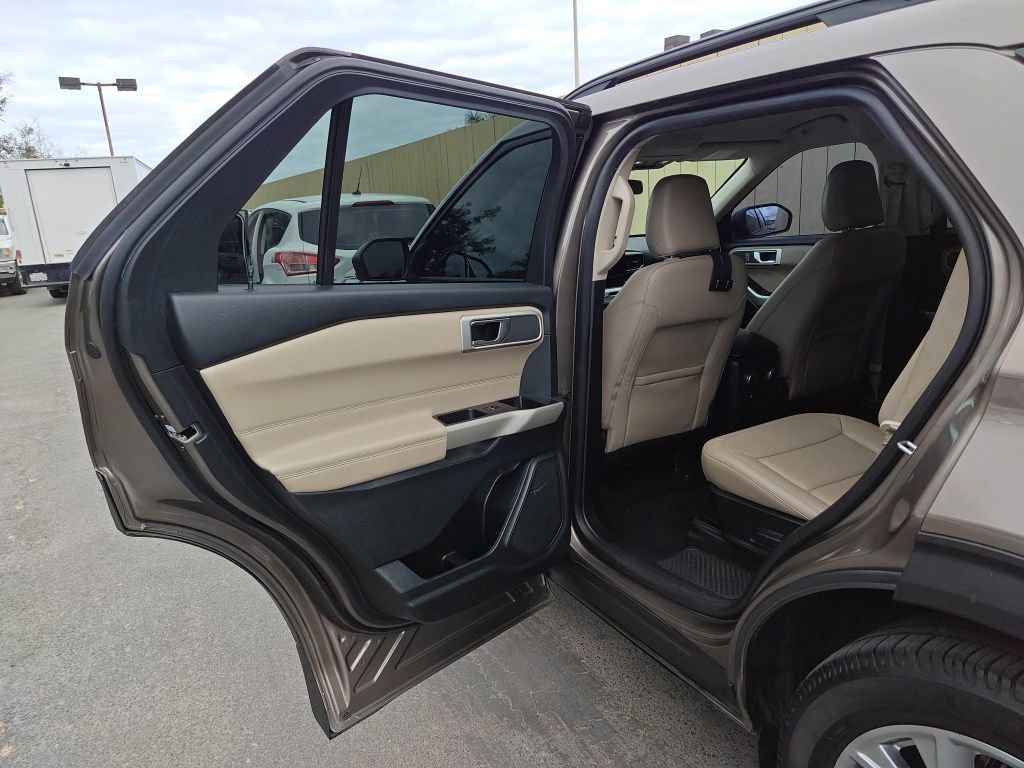 Certified 2021 Ford Explorer XLT w/ Equipment Group 202A RWD image 17