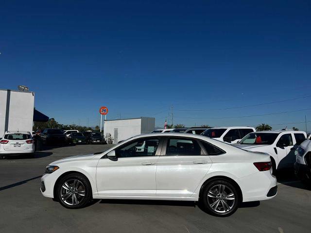 Used 2023 Volkswagen Jetta SE FWD image 2
