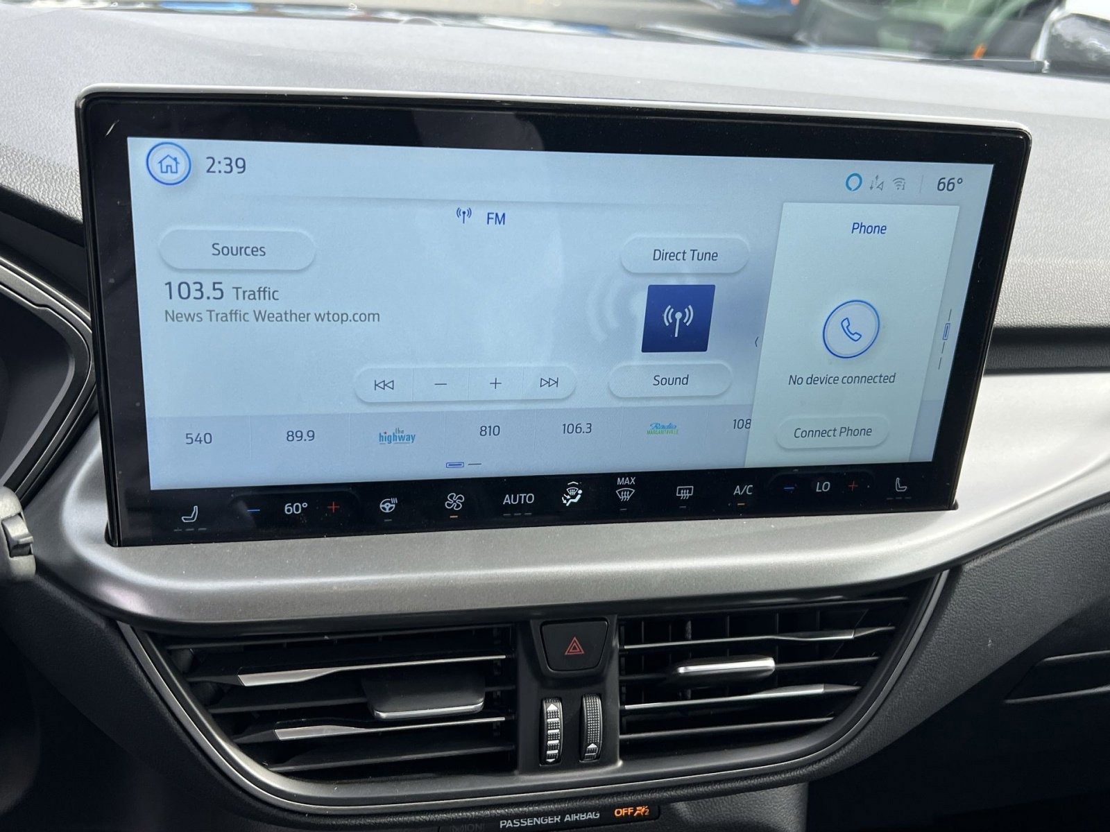 Certified 2025 Ford Escape SE image 18