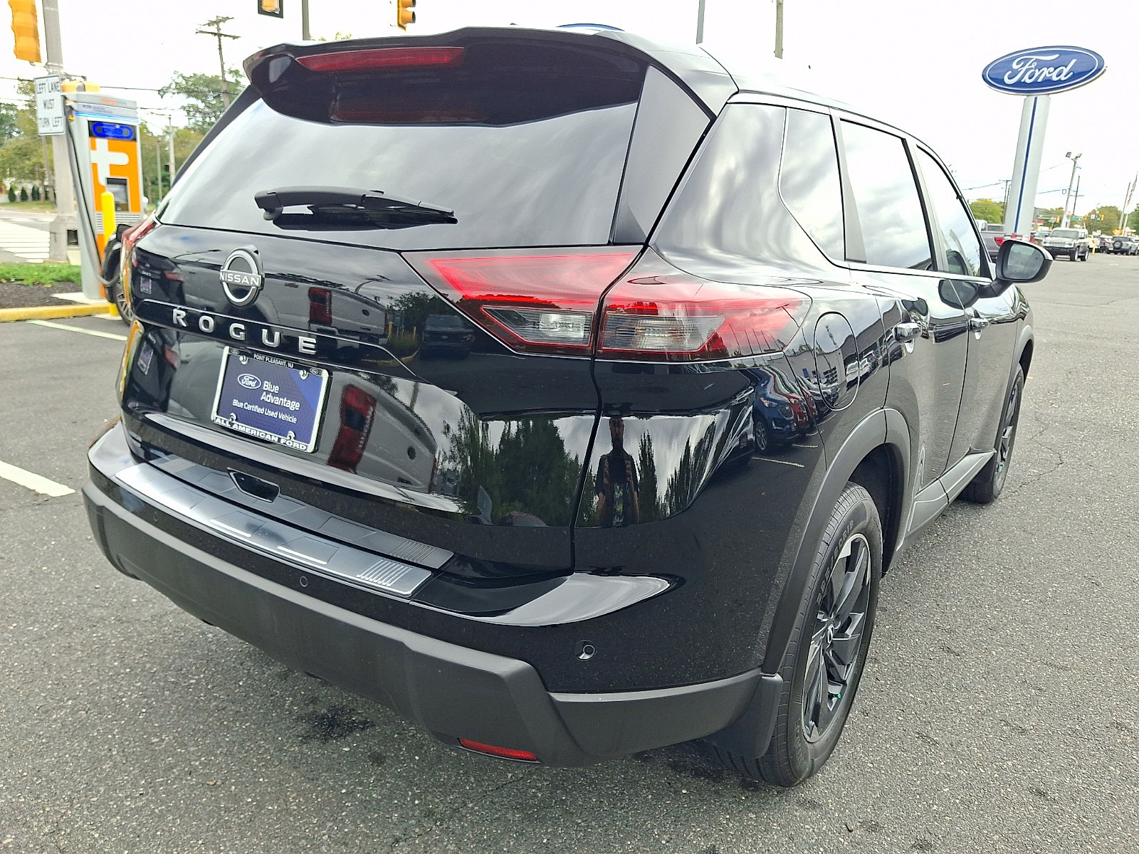 Used 2025 Nissan Rogue SV w/ SV Premium Package FWD image 10