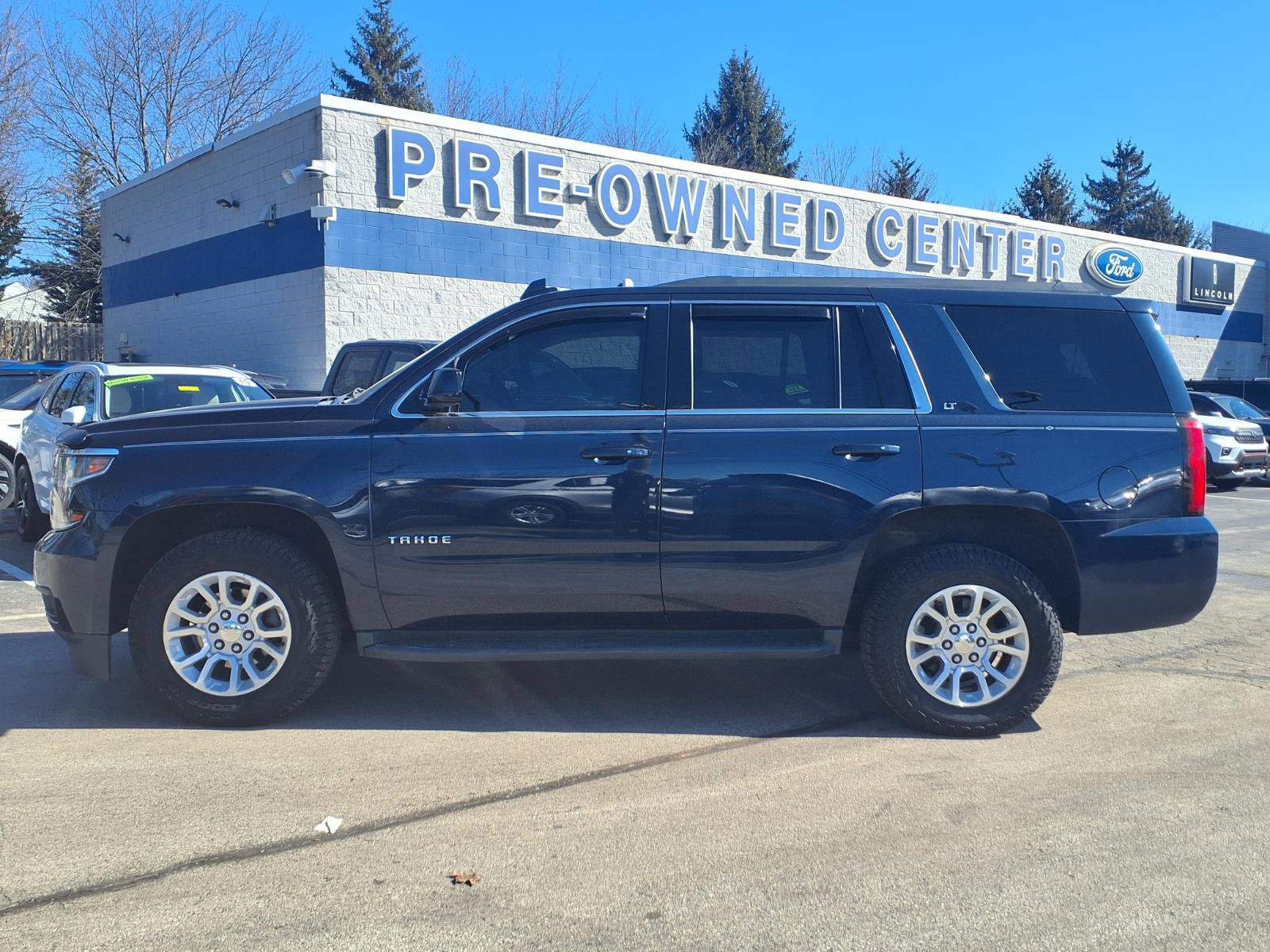 Used 2019 Chevrolet Tahoe LT w/ Luxury Package image 2
