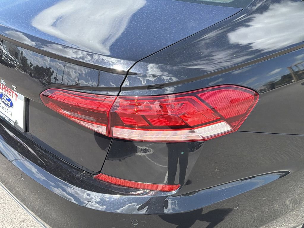 Used 2020 Volkswagen Passat 2.0T SEL image 9