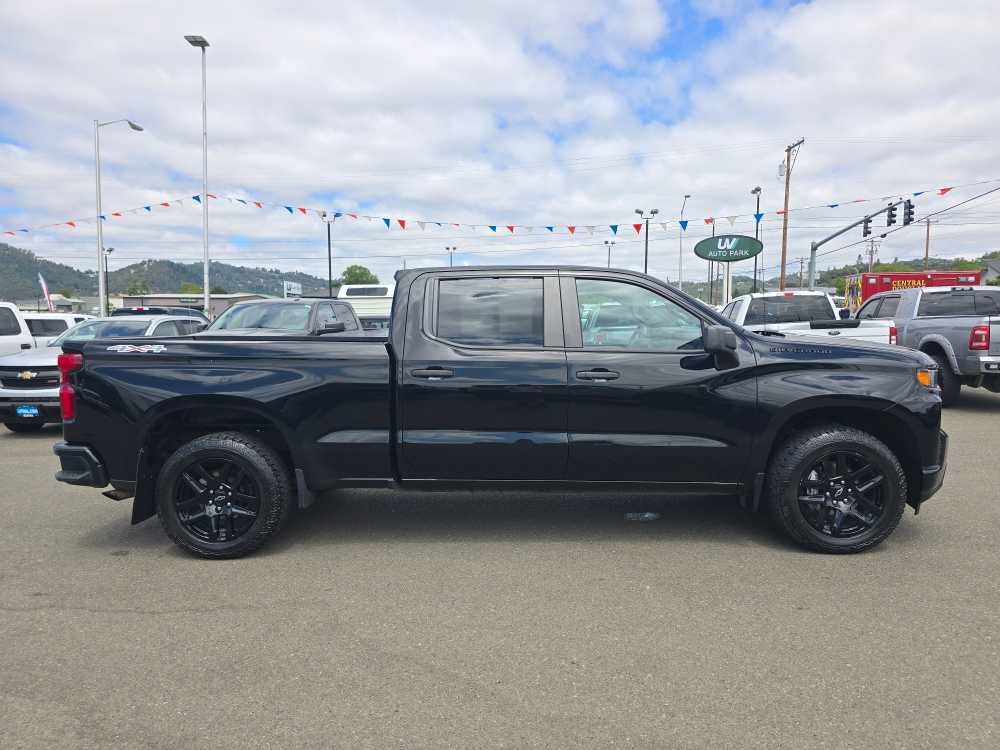Used 2022 Chevrolet Silverado 1500 Custom w/ LPO, Blackout Package AWD/4WD image 6