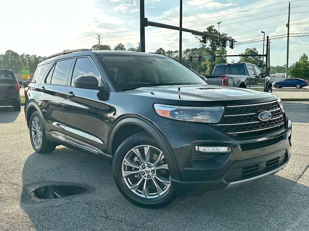 Certified 2020 Ford Explorer XLT w/ Equipment Group 202A RWD image 1