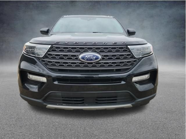 Certified 2022 Ford Explorer XLT w/ Equipment Group 202A AWD/4WD image 2
