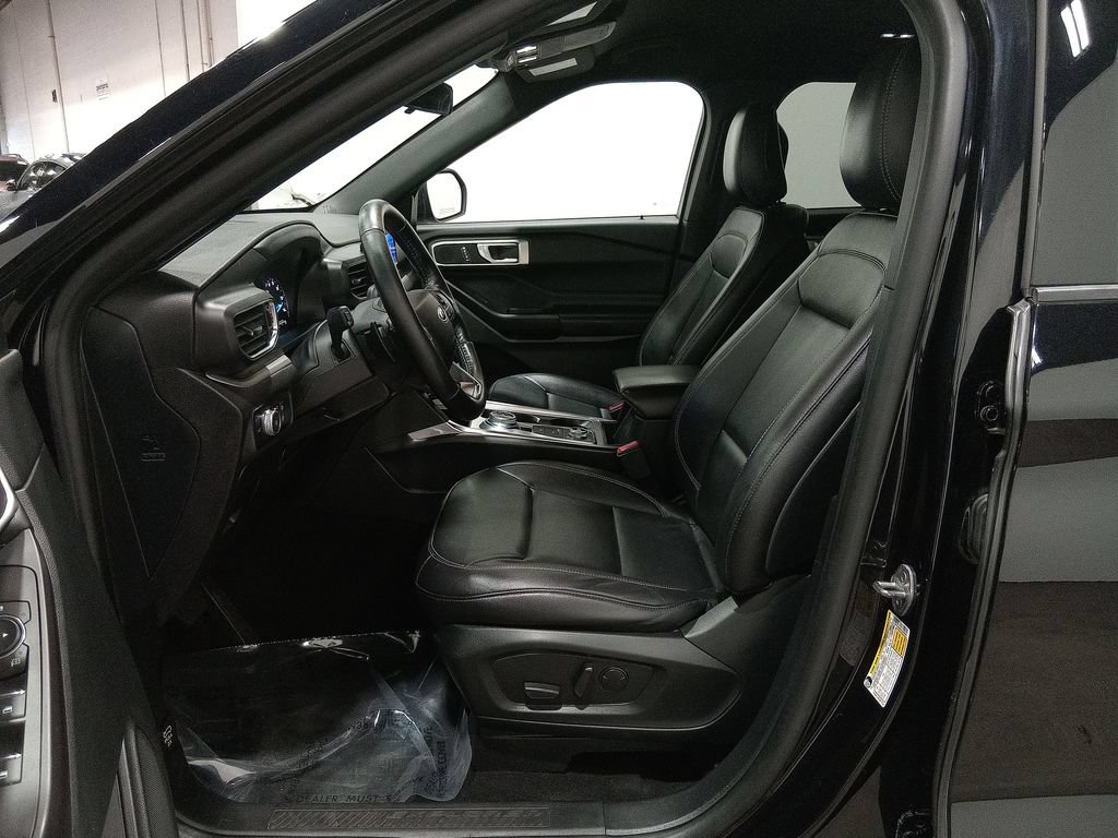 Certified 2020 Ford Explorer XLT w/ Equipment Group 202A AWD/4WD image 17
