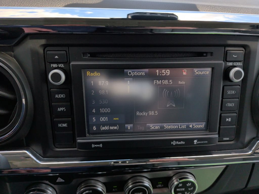 Used 2019 Toyota Tacoma SR5 AWD/4WD image 10