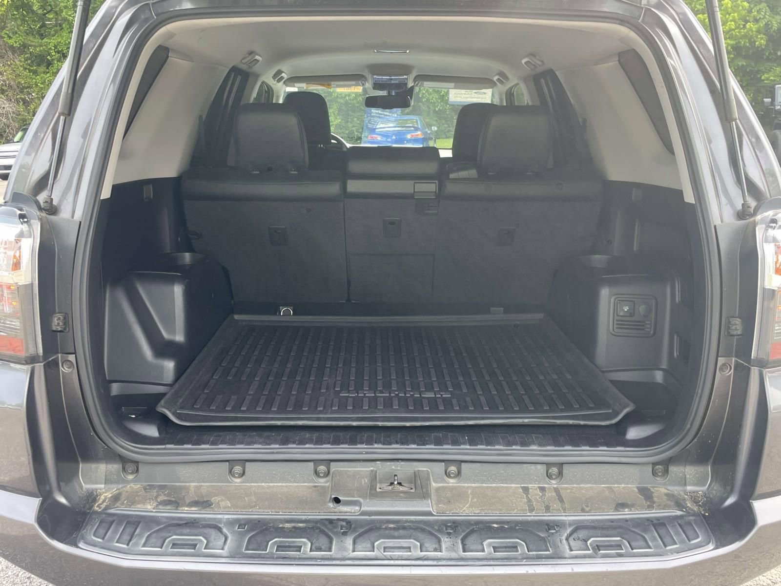 Used 2020 Toyota 4Runner Venture AWD/4WD image 5