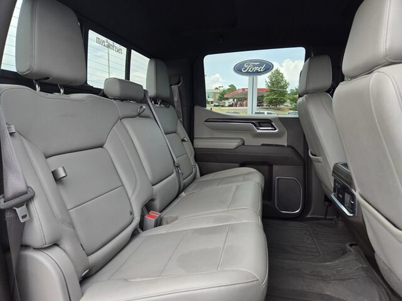 Used 2022 GMC Sierra 1500 SLT w/ SLT Premium Plus Package AWD/4WD image 18