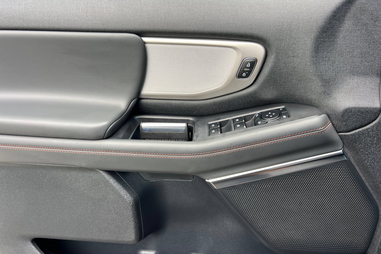 Certified 2025 Ford Expedition Active AWD/4WD image 13
