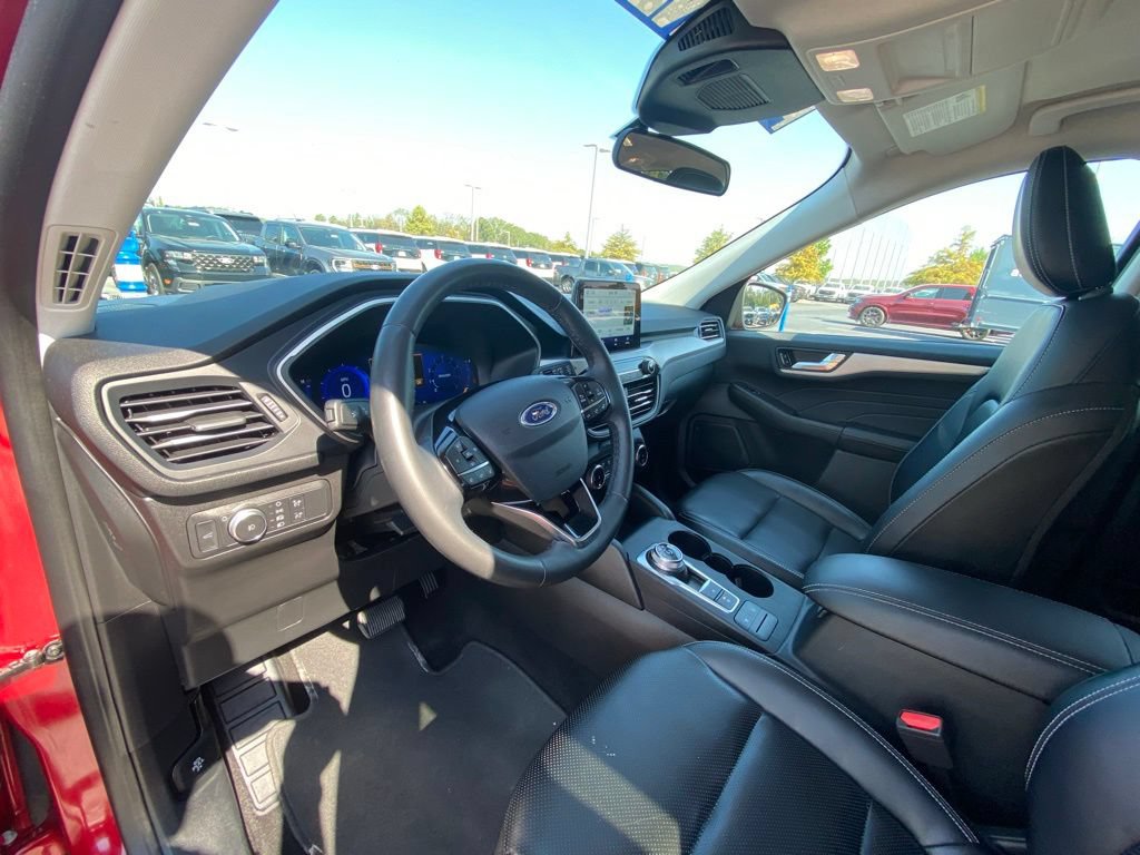 Certified 2022 Ford Escape SEL w/ Technology Package AWD/4WD image 9