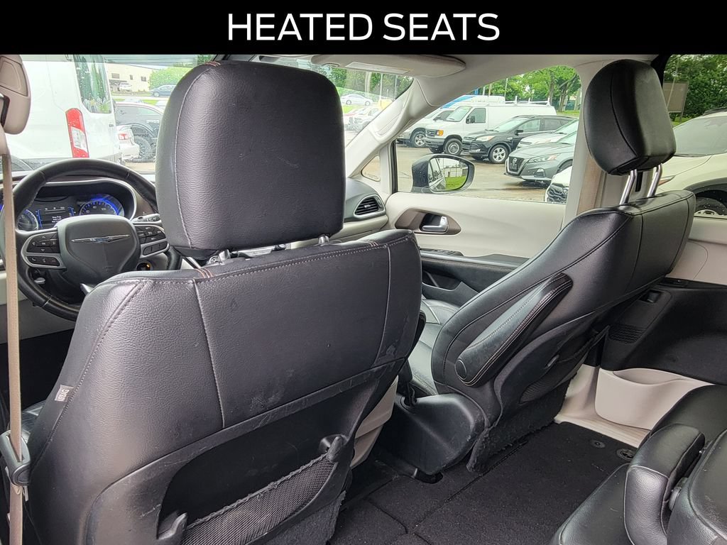 Used 2017 Chrysler Pacifica Touring-L FWD image 14