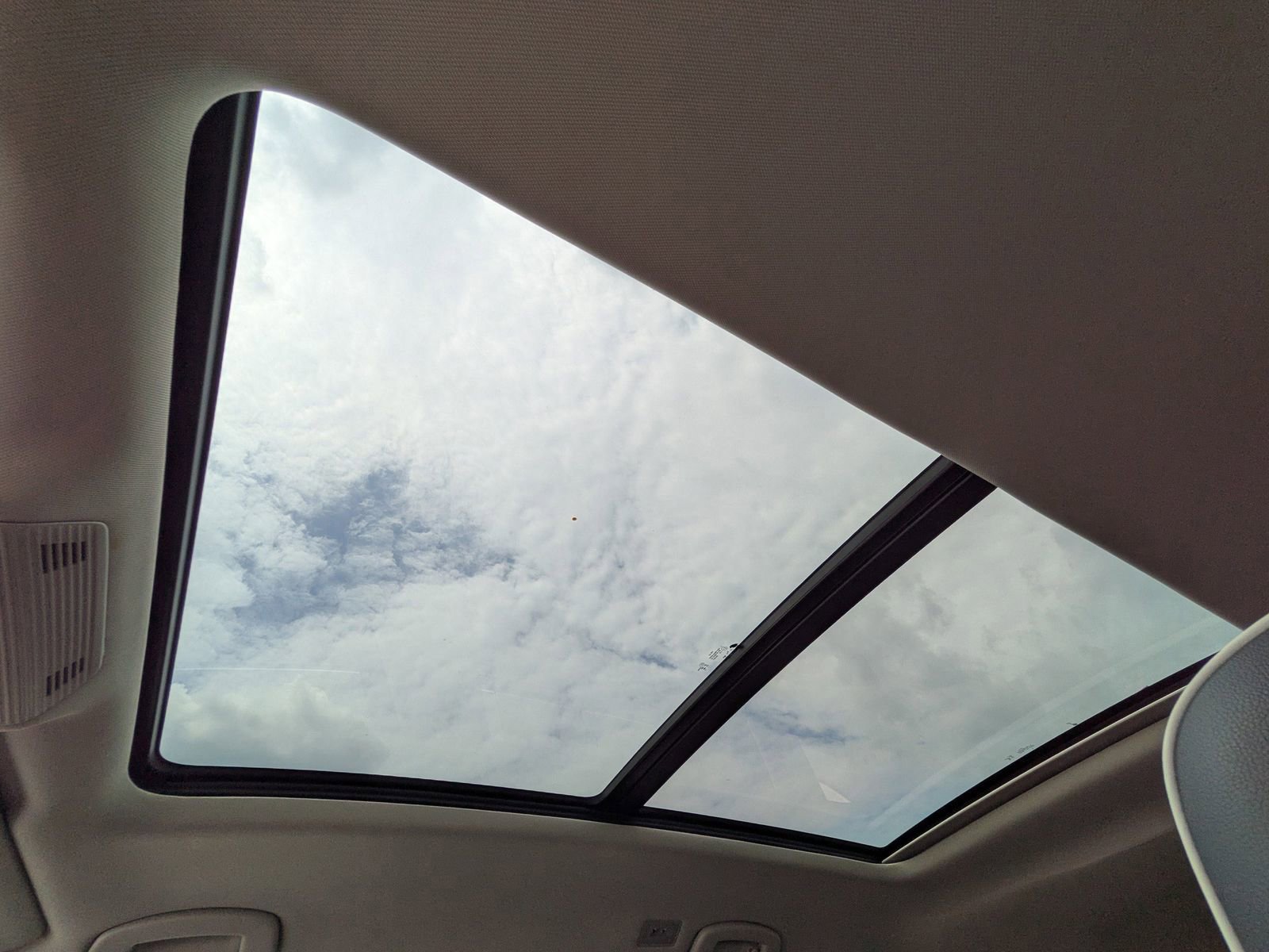 Used 2024 Volkswagen Atlas SEL Premium R-Line image 12