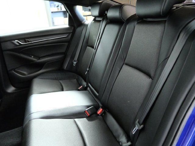 Used 2018 Honda Accord Sport image 14