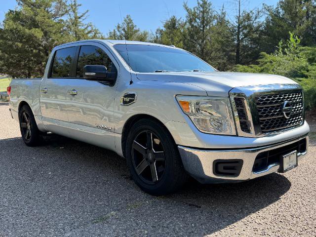 Used 2017 Nissan Titan SV RWD image 3