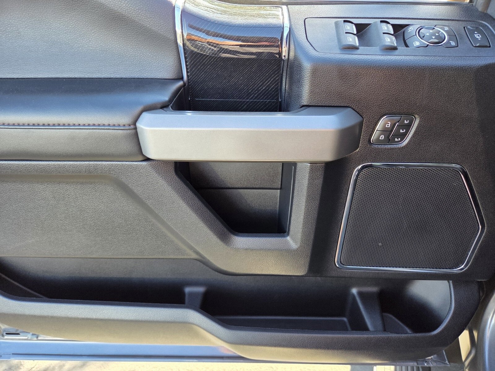 Certified 2021 Ford F350 Platinum image 17