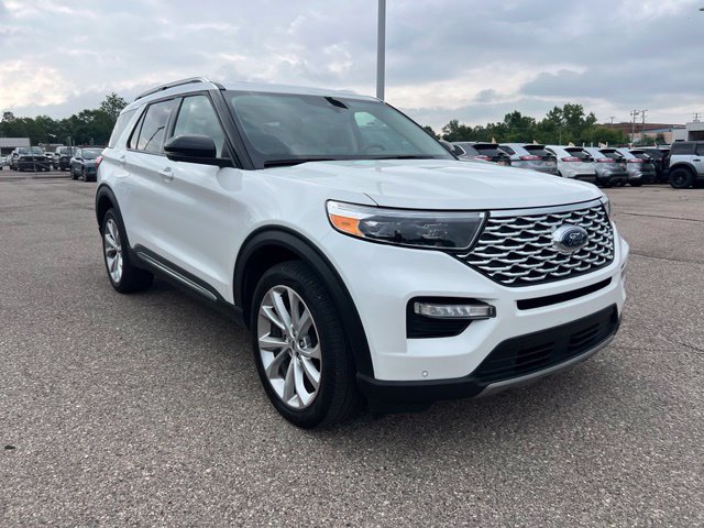 Certified 2023 Ford Explorer Platinum w/ Technology Package AWD/4WD image 3