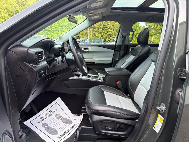 Certified 2024 Ford Explorer XLT w/ Equipment Group 202A AWD/4WD image 9