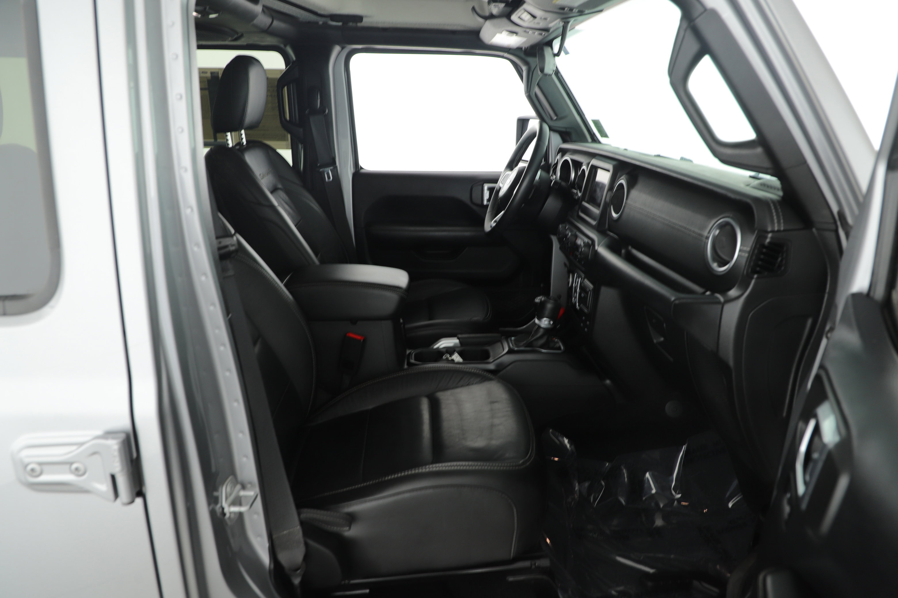 Used 2018 Jeep Wrangler Unlimited Sahara image 12