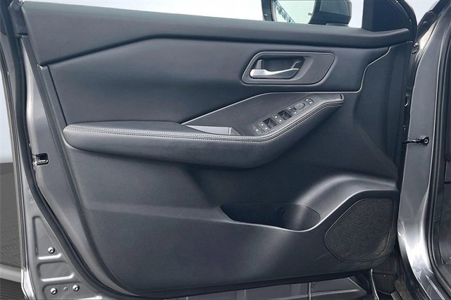 Used 2025 Nissan Rogue SV image 21