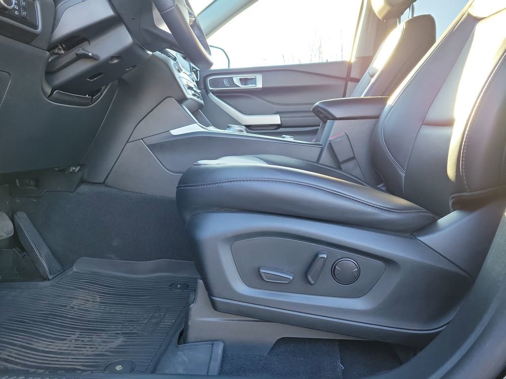 Certified 2023 Ford Explorer XLT w/ Equipment Group 202A image 17