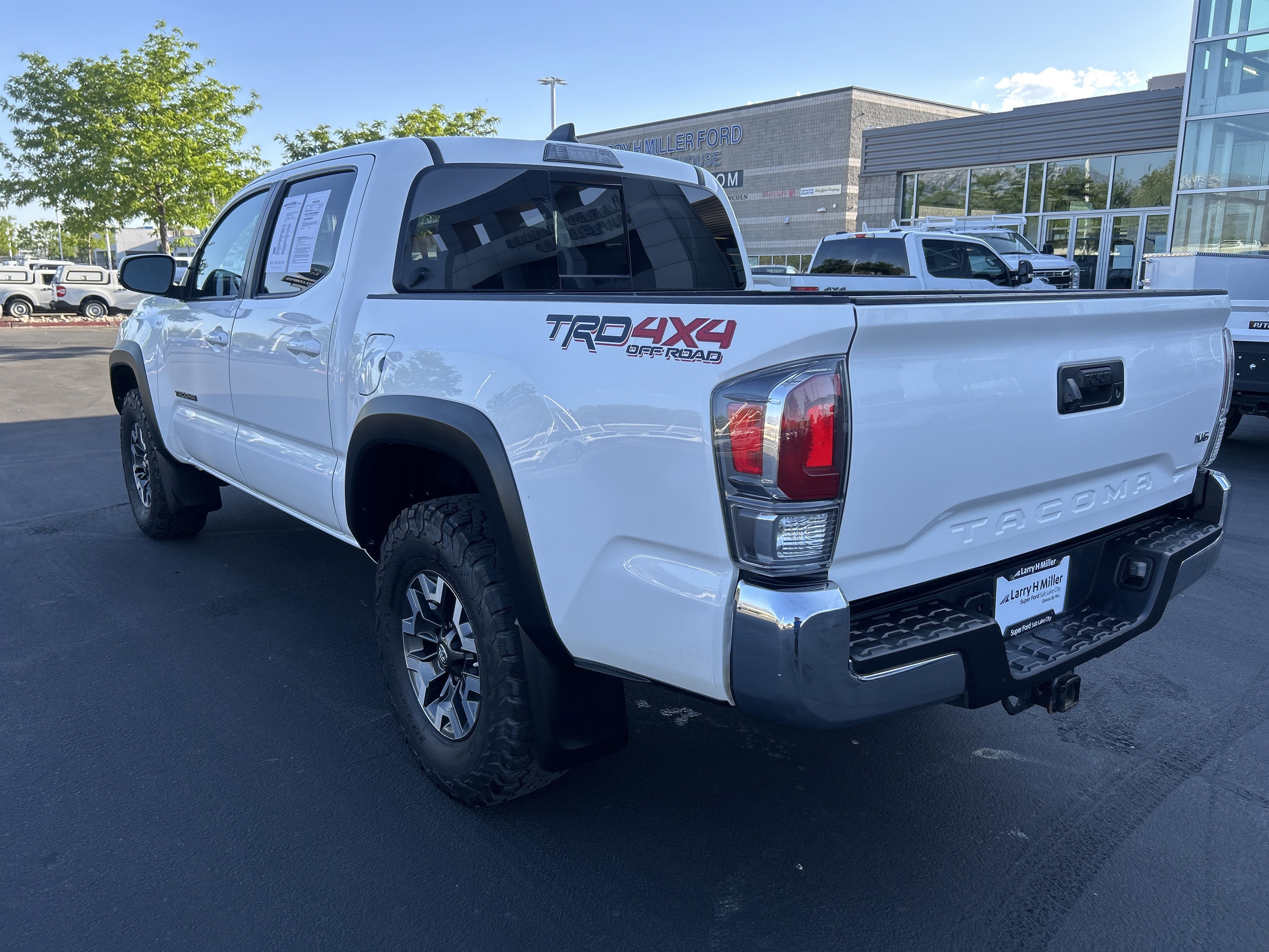 Used 2022 Toyota Tacoma TRD Off-Road AWD/4WD image 3