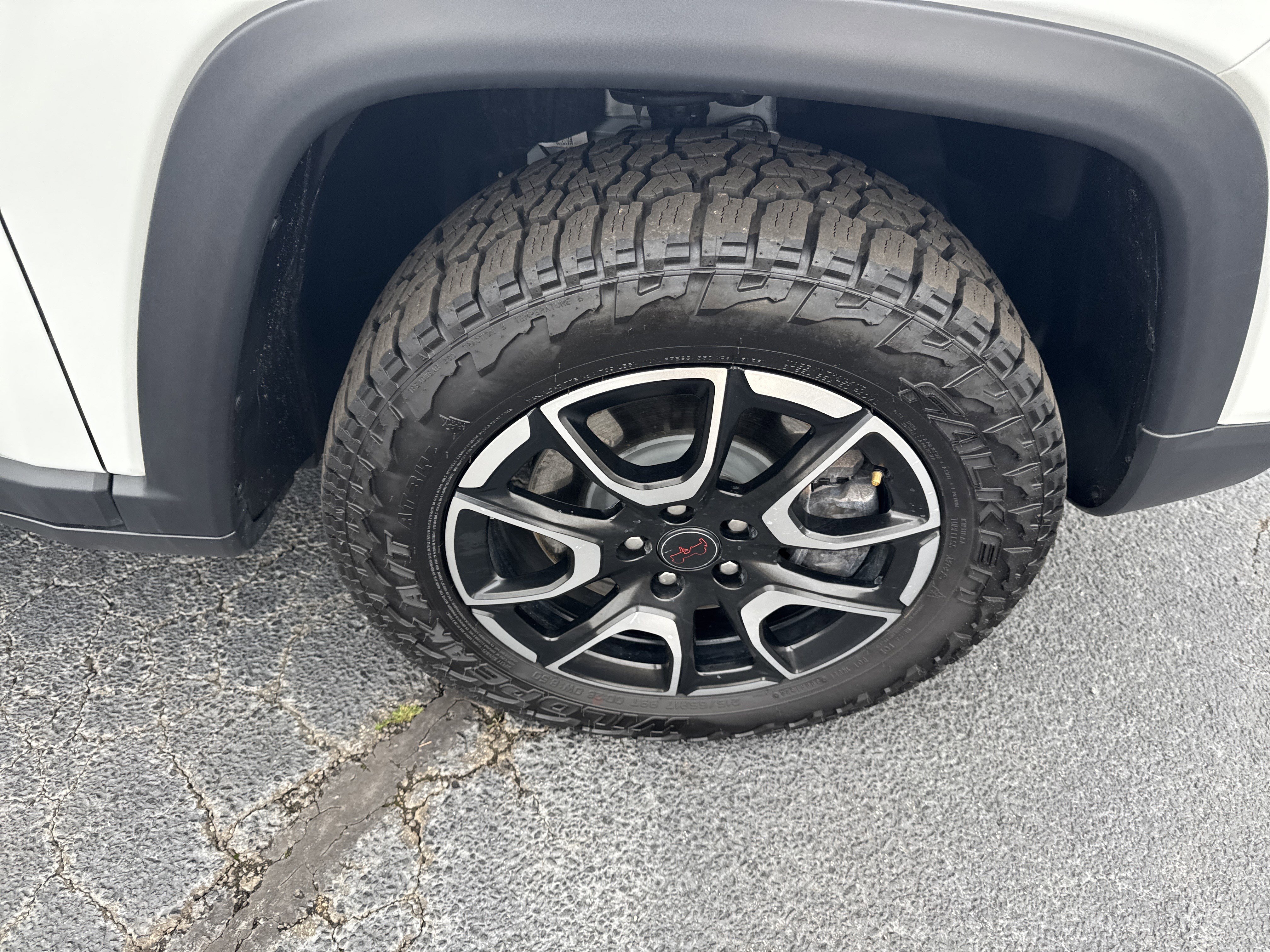 Used 2025 Jeep Compass Trailhawk image 12