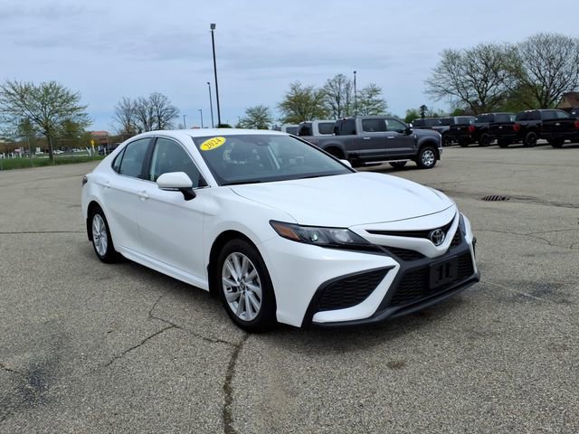 Used 2024 Toyota Camry SE FWD image 3