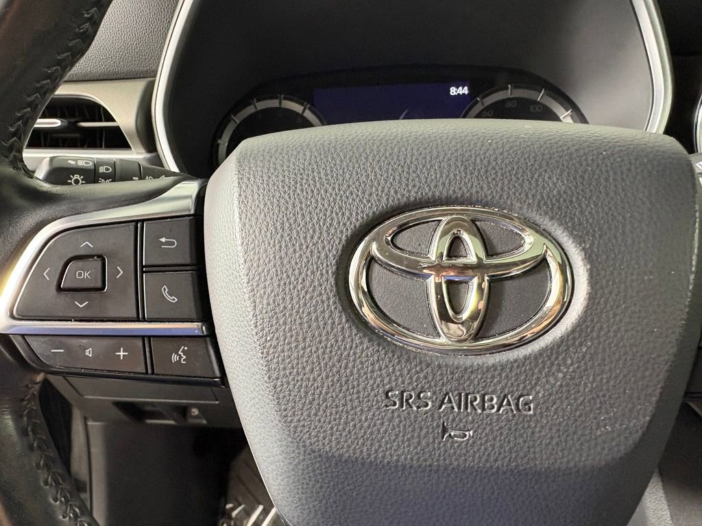 Used 2021 Toyota Highlander XLE image 24