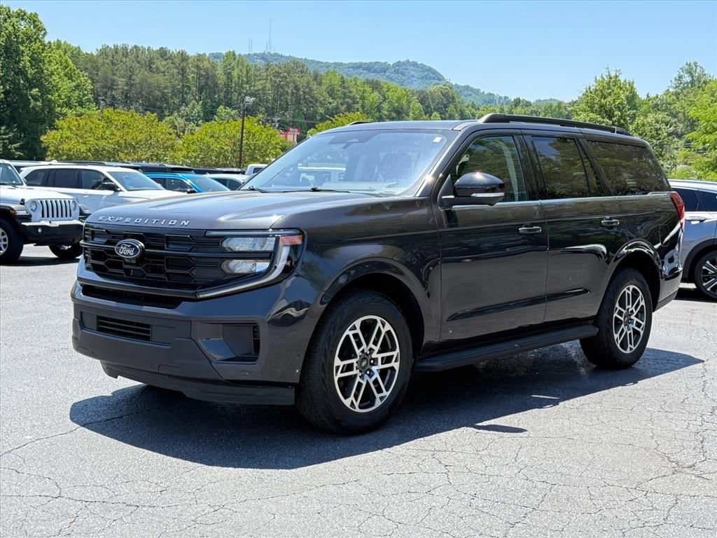 Certified 2025 Ford Expedition Active AWD/4WD image 8