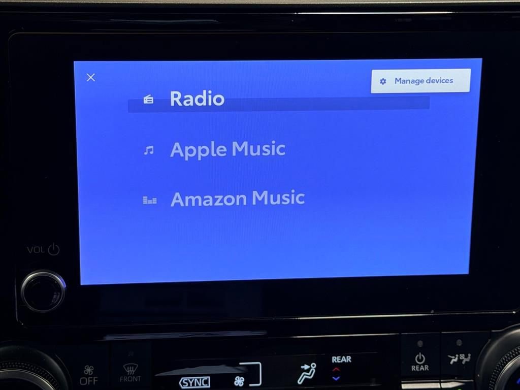 Used 2023 Toyota Highlander XLE image 24