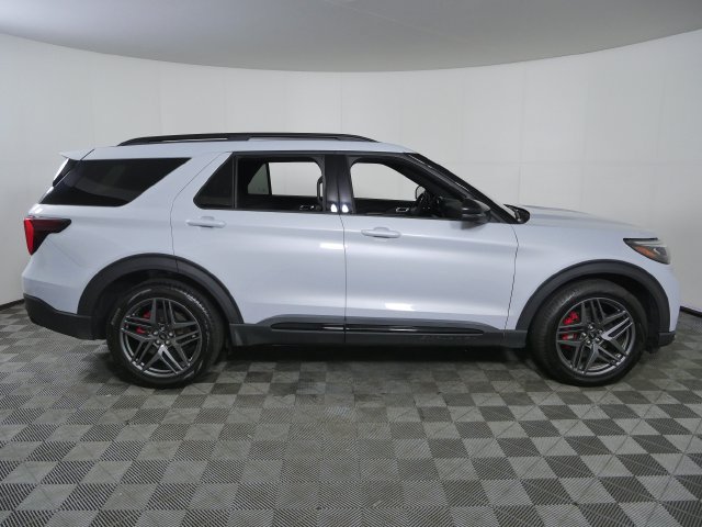 Certified 2026 Ford Explorer ST AWD/4WD image 9