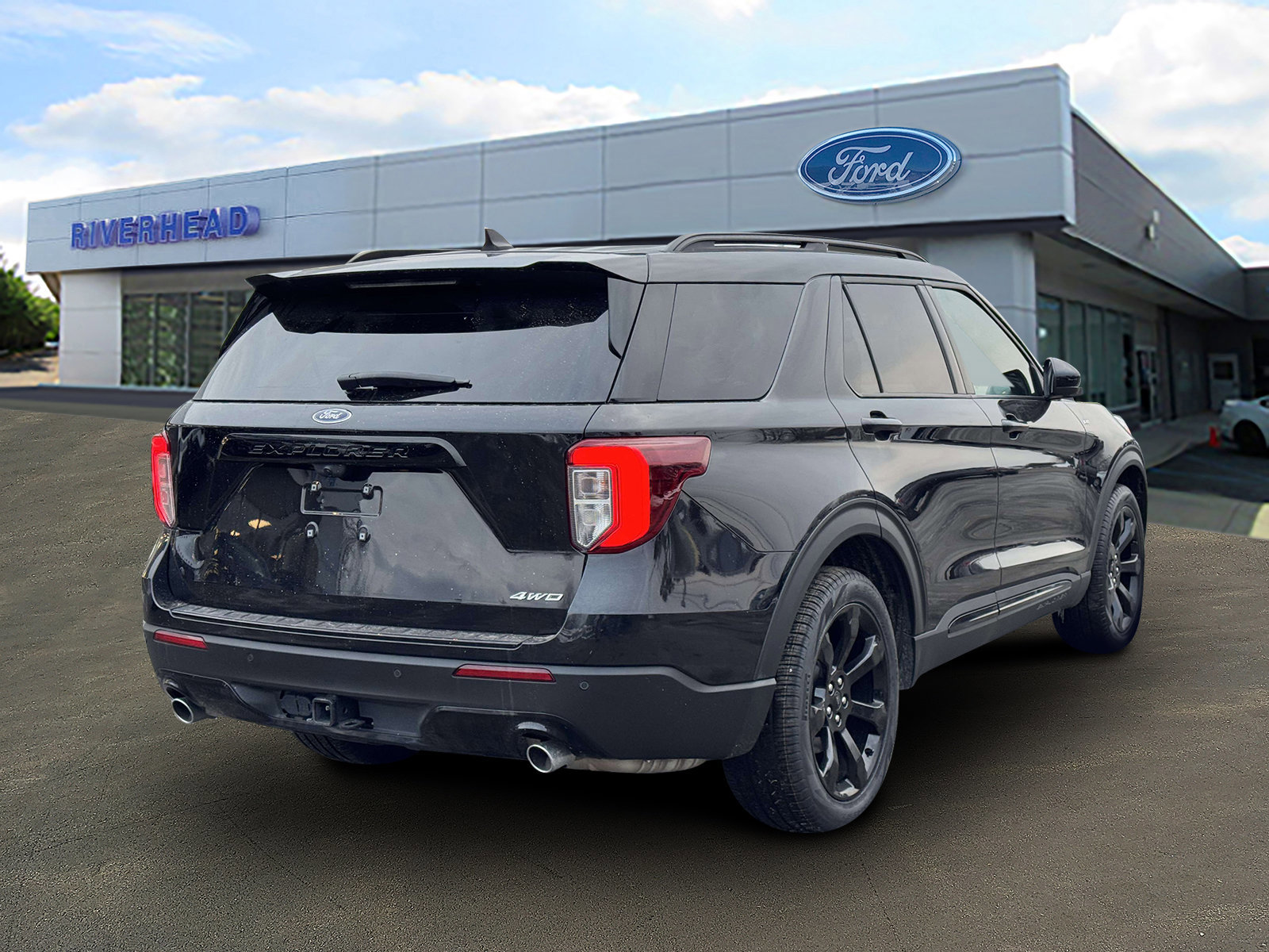 Certified 2022 Ford Explorer ST-Line w/ Class IV Trailer Tow Package image 3