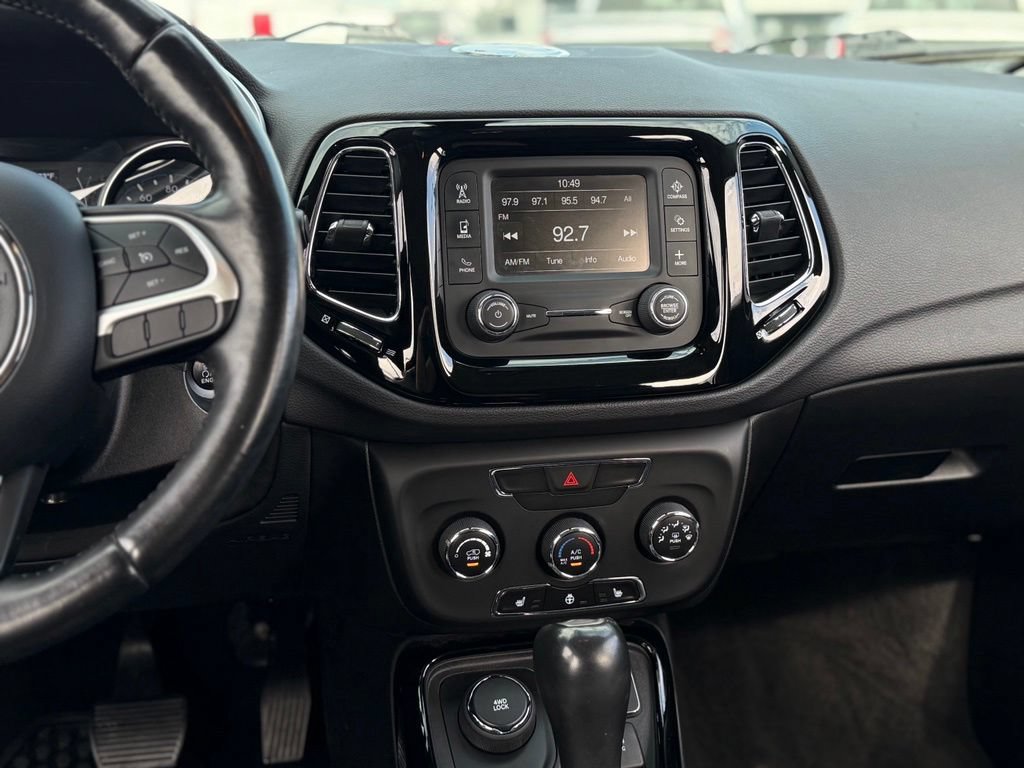Used 2018 Jeep Compass Latitude AWD/4WD image 18
