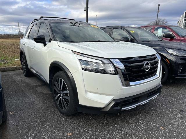 Used 2023 Nissan Pathfinder Platinum w/ Cargo Package image 2