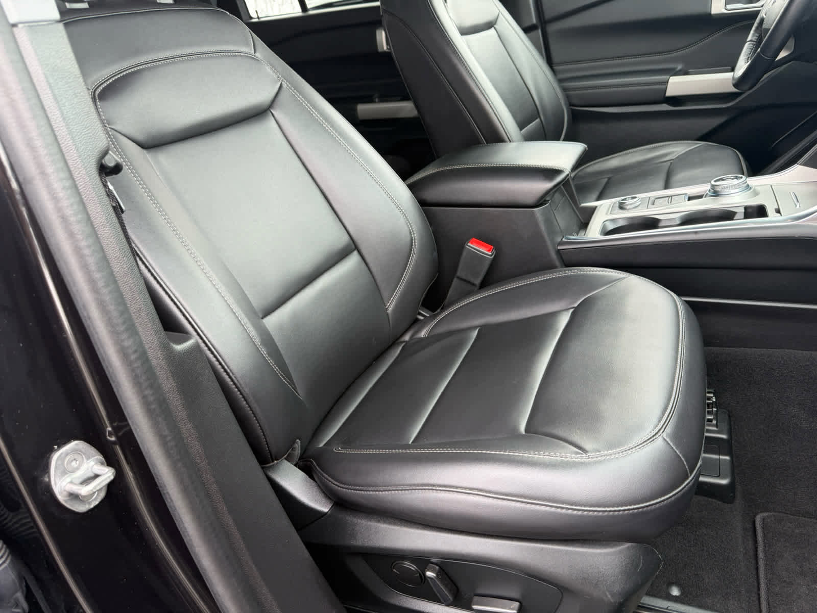 Certified 2023 Ford Explorer XLT w/ Equipment Group 202A image 18