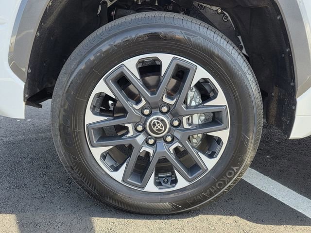 Used 2024 Toyota Tundra Limited w/ Power Package AWD/4WD image 31