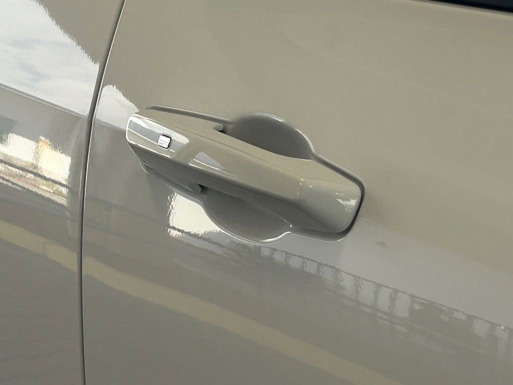 Used 2025 Chevrolet Equinox LT image 20