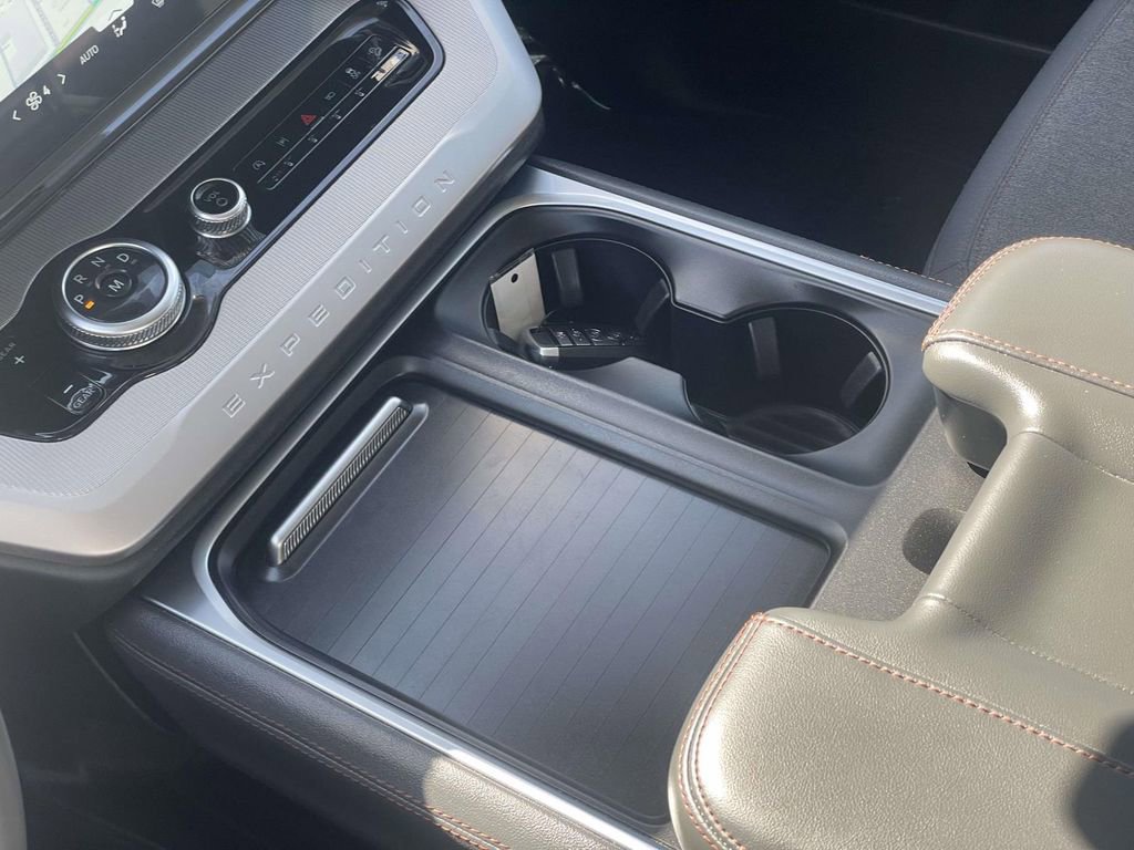 Certified 2025 Ford Expedition Active image 17
