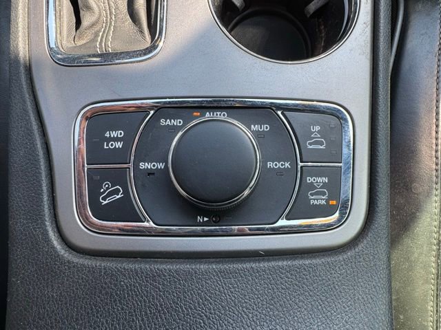 Used 2020 Jeep Grand Cherokee Overland AWD/4WD image 30