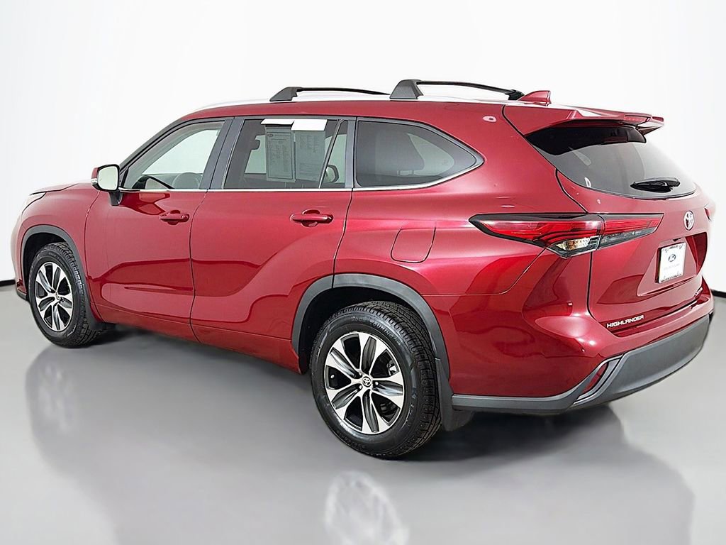 Used 2023 Toyota Highlander XLE AWD/4WD image 10